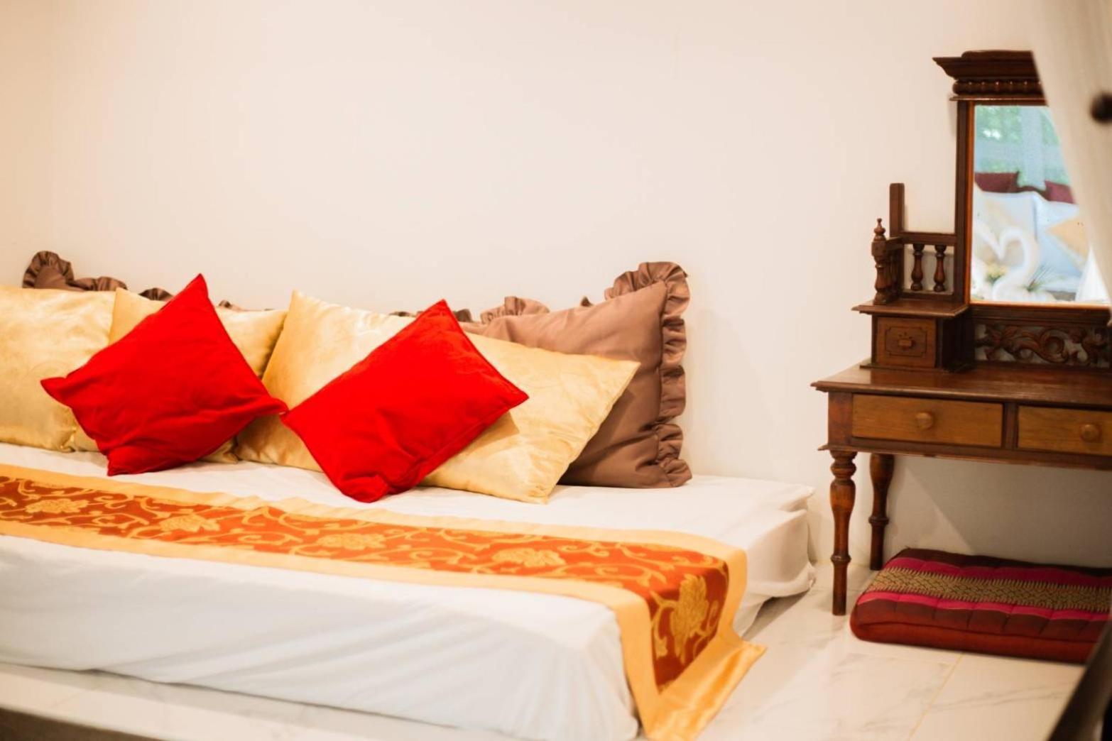 The Antique Riverside Resort Ban Pong  Esterno foto