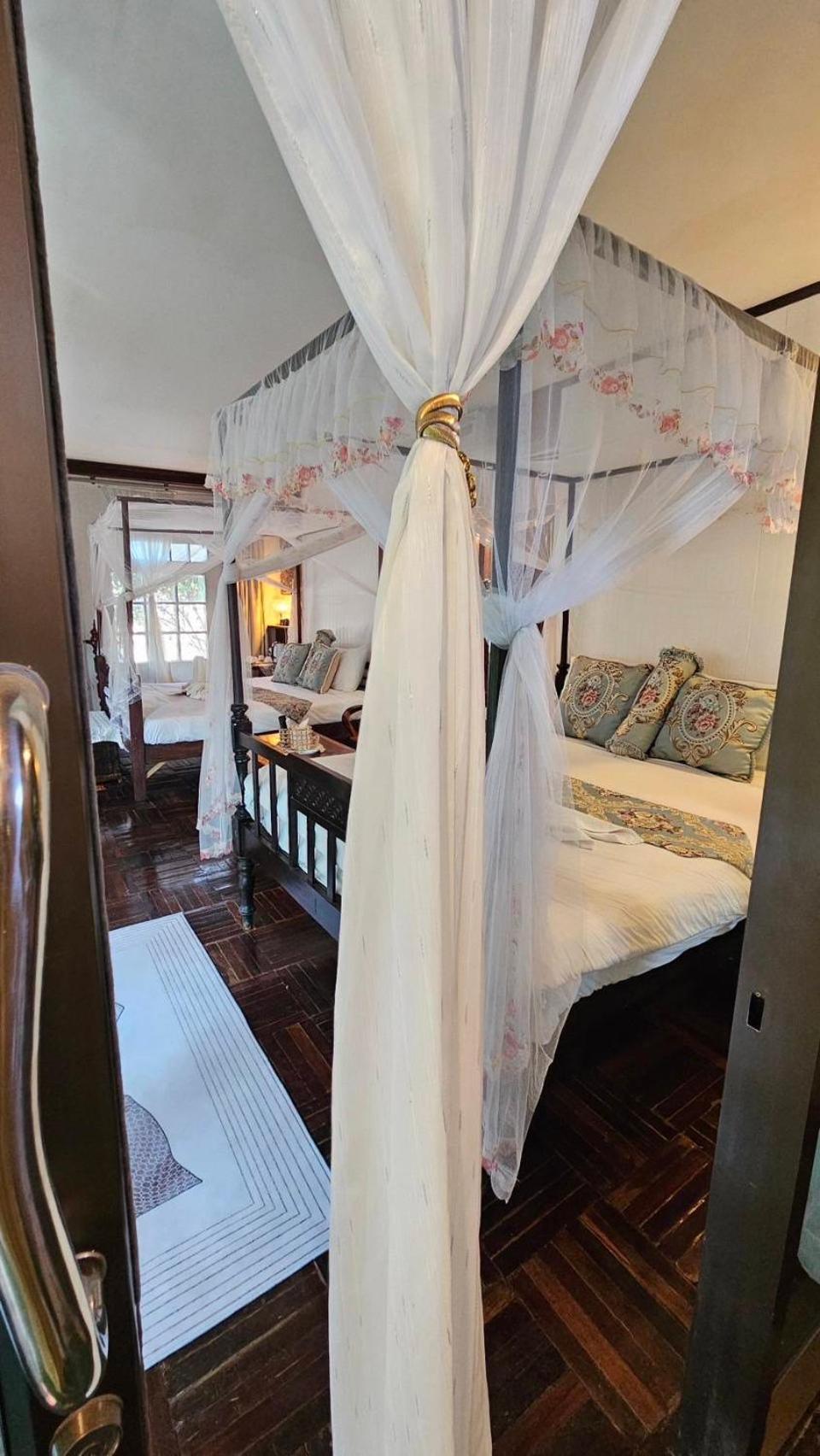 The Antique Riverside Resort Ban Pong  Esterno foto