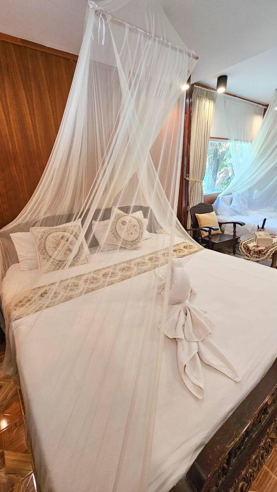 The Antique Riverside Resort Ban Pong  Esterno foto