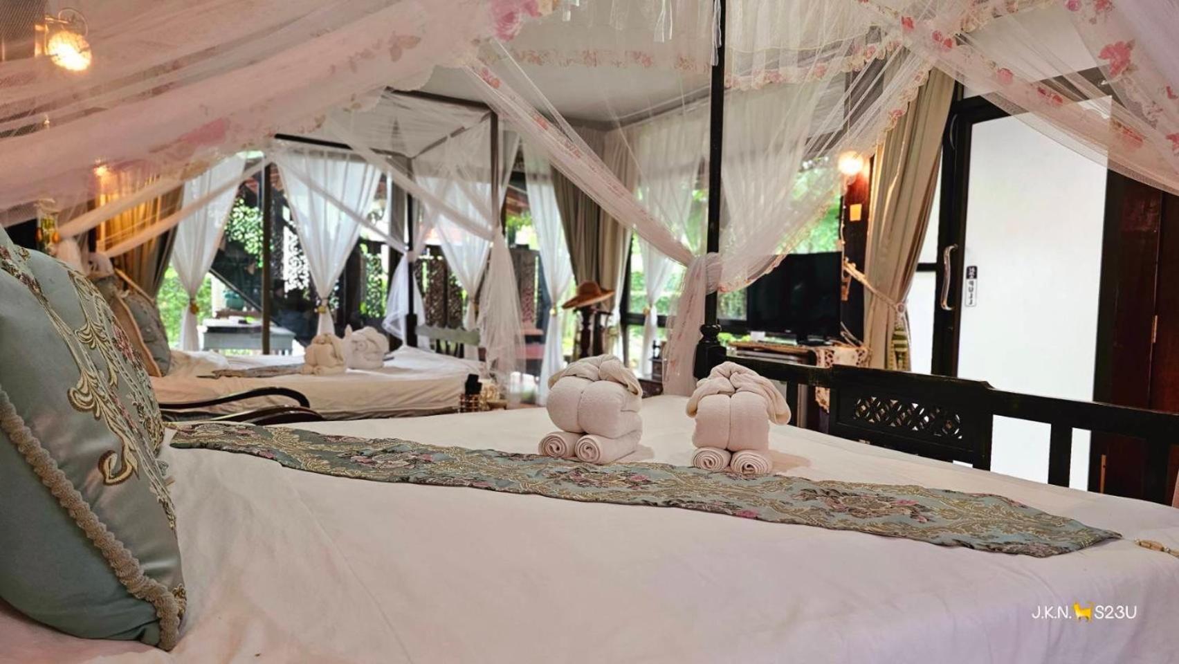 The Antique Riverside Resort Ban Pong  Esterno foto