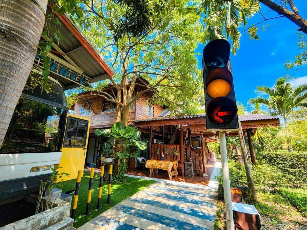 The Antique Riverside Resort Ban Pong  Esterno foto